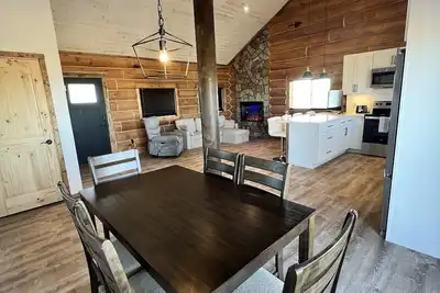 Image de Grand Canyon Cozy Log Home with Hot Tub