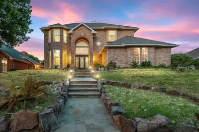 Image de Spacious Lakeside 5 Br w Pool, Sauna & Game Room!