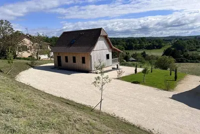 Image de Maison moderne avec WiFi, animaux admis, parking et climatisation en Périgord Vert
