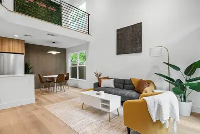 Image de Luxury Austin Bungalow | Domain | Turfed Yard