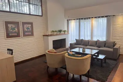 Image de Casa En El Cerro, Moderna Y De Categoria Muy Bien Ubicada. Todos Los Servicios