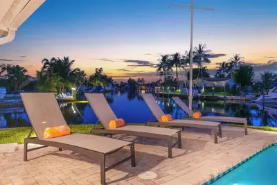 Image de Pelican Point - Waterfront Villa with View, Pool & Boat Rental