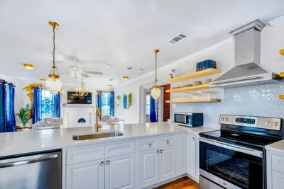 Image de Old Spanish House- C, The Madeleine Suite 4 Bed, 2. 5 Bath Top Floor Condo