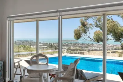 Image de Encounter Blue | Swimming Pool with Views