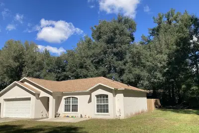 Image de Open concept floorplan home on corner lot next to The Villages and Ocala Florida