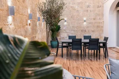 Image de Valletta Waterfront Backyard Flat by ArcoBnb