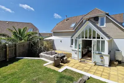 Shoreline View | Pet Friendly*| Sea Views