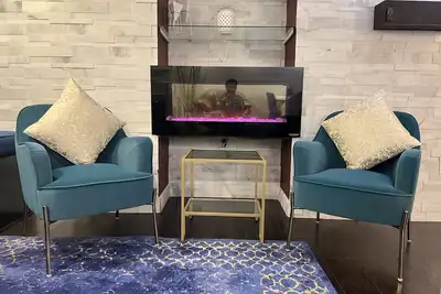 Image de Luxury 2 Bed Room, 1. 5 Bath, Full Kitchen, Rental Bsmt Unit Near Toronto Airport!