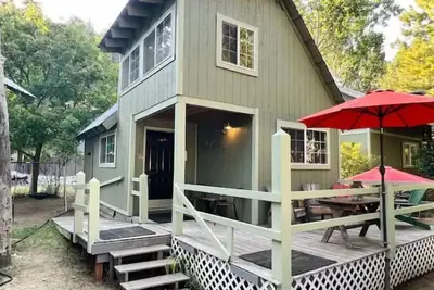 Image de NorthFork Lodge Cabin #3 “The Maple”