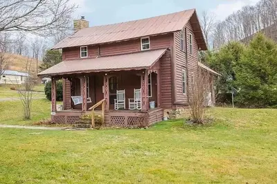 Image de Vilas Cottage - Located less than 10 min from King Street, 100yr old farm house