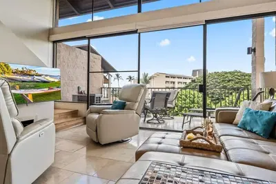 Image de Top Floor updated condo, oceanview, Ac, near beach