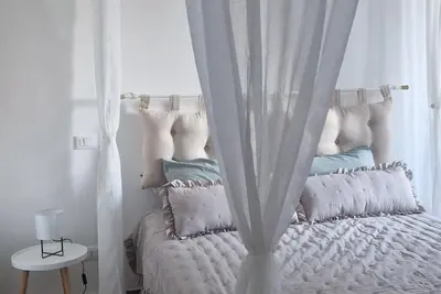 Image de Enrica apartment, elegant, near the lake historic center free parking