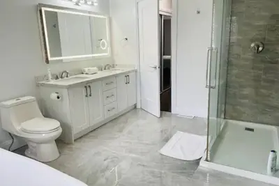 Image de Gorgeous 5 Bedroom Home