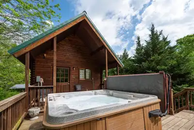 Image de The Hook cabin--hot tub, mountain views & more!