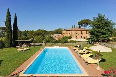 Image de Homerez - Villa spacieuse à Monteroni d'Arbia avec piscine