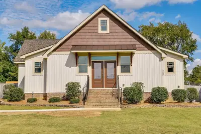 Image de Waterfront Benson Retreat: Rescue Farm w/ a Lake!