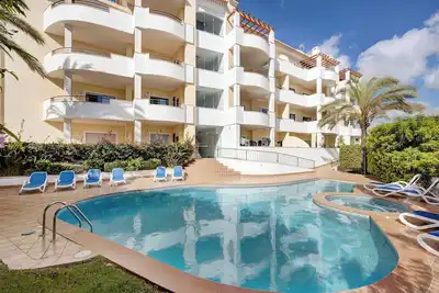 Image de Appartement 'Chez Hélène et Paulo' avec piscine partagée, Wi-Fi et climatisation