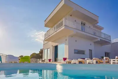 Image de Homerez - Villa luxueuse avec piscine Ă Favara