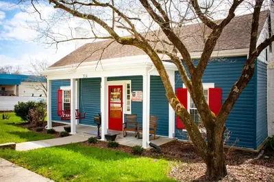 Image de Cabin Chic on Main
