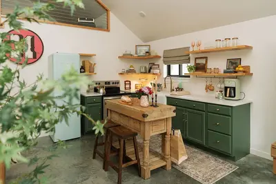 Welcome to our charming Montana cottage with a cozy traveler’s inn twist! . \n