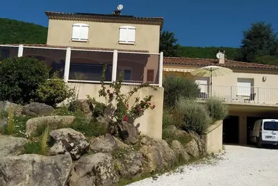 Image de Homerez - Maison accueillante à Nant avec piscine partagée