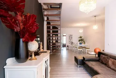 Image de Homerez - Appartement élégant à Porto avec balcon et vue.