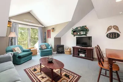 Image de Riverside Loft Near Ski Lift!