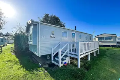 Image de Lovely caravan with decking and outside furniture at Broadland Sands ref 20113bs