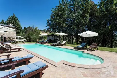 Image de Homerez - Maison spacieuse à Ramazzano avec piscine partagée