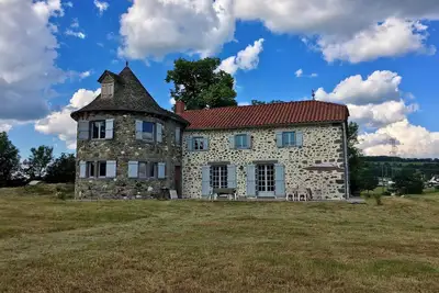 Image de Homerez - Maison spacieuse avec vue sur la montagne à Naucelles