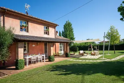 Image de Maison de vacances privée avec Wifi, piscine privée, climatisation, Tv, véranda, près de Lucques
