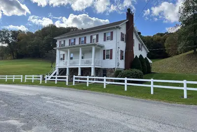 Image de ✔️4 bdr 1860 house/families/lg yard parking/quiet/fishing pond/walking trails