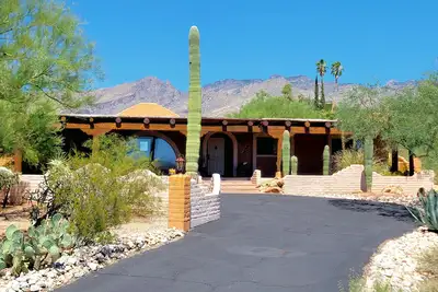Image de Quintessential Tucson Foothills Retreat with pool