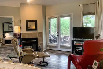 Image de Designer Condo with Mountain Views in Amazing Desert surroundings