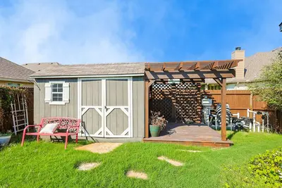 Image de Modern Olympus View Oasis 5br+ pool+ Yard+ Bbq