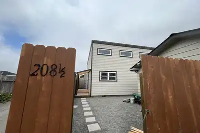 Image de Brand New, Quaint 2 bedroom in Eureka. Walking distance to Henderson Center