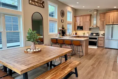 Image de Santa Shoreline Home • 7 miles to Bentleyville • Sauna • Dogs • 25% Off Ski Pass