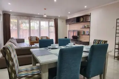 Image de Modern 5 Star, 6 sleeper Apartment @ Sibiti