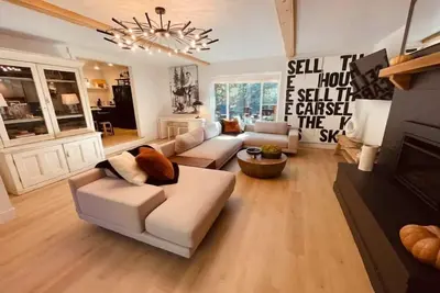 Image de Newly Renovated Luxury Brighton Cabin w/ Hot Tub