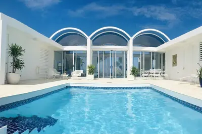 Image de Spectacular Midcentury Modern Villa with Panoramic views