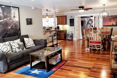 Image de Wildcatter resting grounds, spacious living