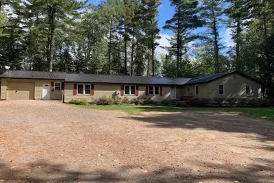 Image de Snowmobile Access & Close to Oak Mt. Spacious 5 Bedroom for large family/groups.