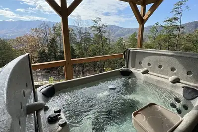 Image de A Luxury Cabin with panoramic mountain views and 3 King Ensuites and Hot Tub!