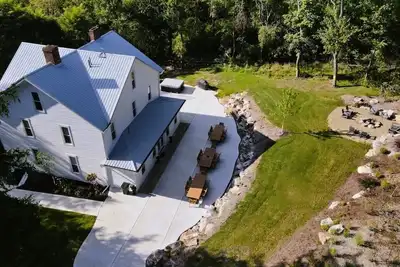 Image de Private Vacation Home with large Hot Tub and Fire Pit -- Sleeps 18
