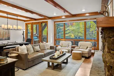 Image de Bear Paw Lodge - Ski In/Ski Out Beaver Creek! Pool and Hot Tub. Bachelor Gulch. Beautiful Views!