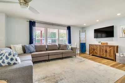 Image de Hillsboro Hideaway w/ Private Hot Tub & Bunkhouse!