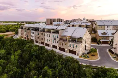 Image de Flood, Fire, Freeze, Renovations?  Emergency Housing Experts In Georgetown!