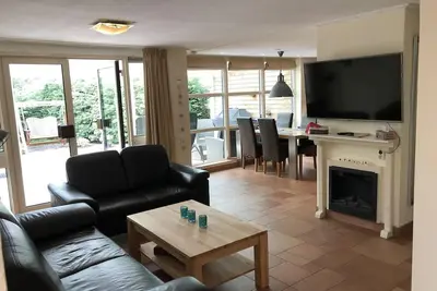 Image de Komfortabel und Modern Eingerichtetes Ferienhaus, 4 Personen, Wlan