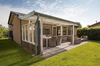 Image de Geschmackvoll Eingerichtetes Ferienhaus mit Veranda, 6 Personen, Wlan