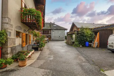 Image de Maison de vacances \"Maison Village Proche Lac d'Annecy\" avec terrasse privée et Wi-Fi